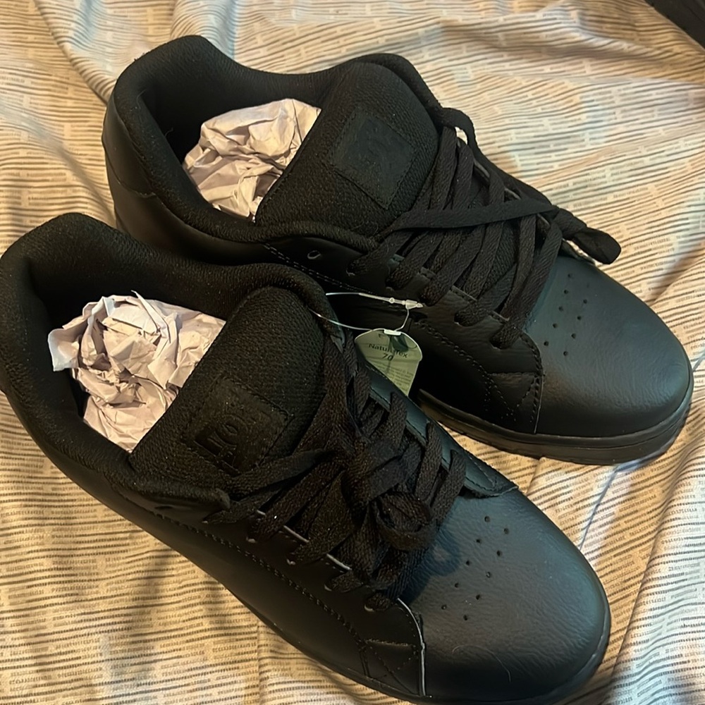 Never worn brand new Mens Skate shoes 10.5